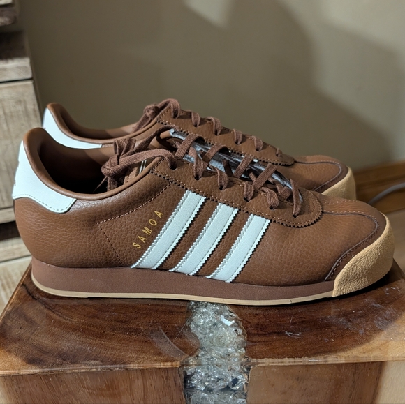 Adidas Samoa in "Preloved Brown" Colorway w/ White Stripes Women's 9, Men's 7.5 - Picture 7 of 9